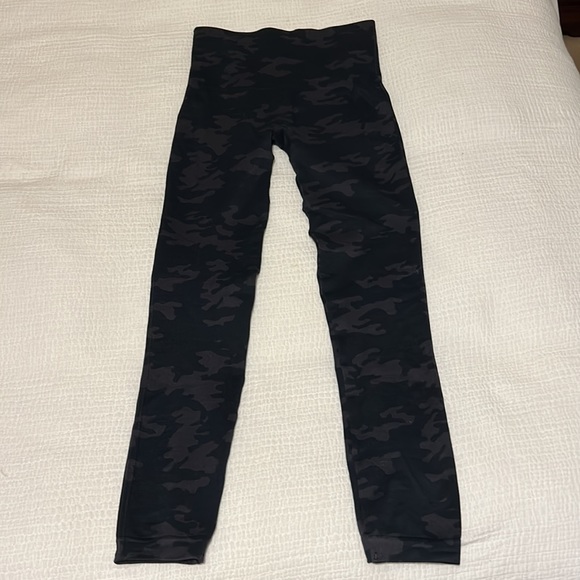 Black Camo Spanx Leggings - Picture 2 of 5